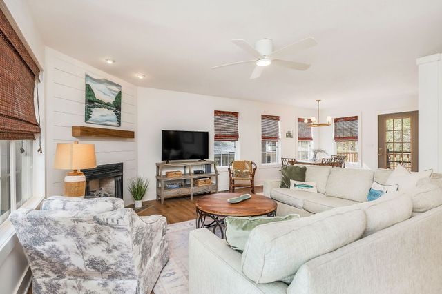 1219 Four Seasons Dr, Smithville, TN 37166