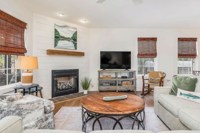 1219 Four Seasons Dr, Smithville, TN 37166