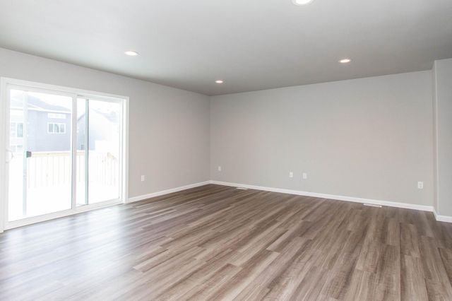 6826 Thomas Street, Horace, ND 58047