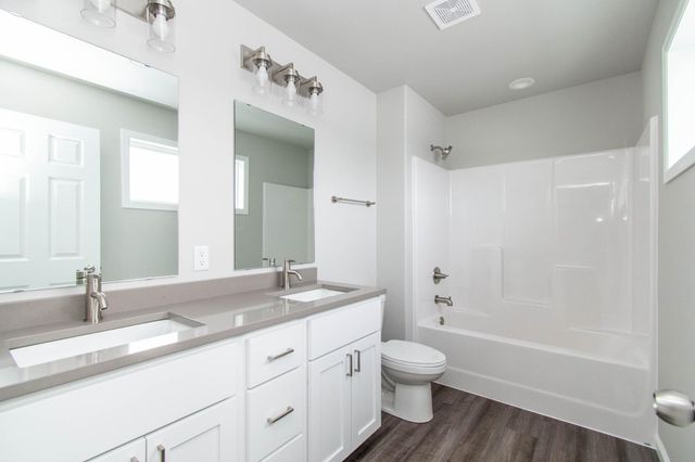 6826 Thomas Street, Horace, ND 58047