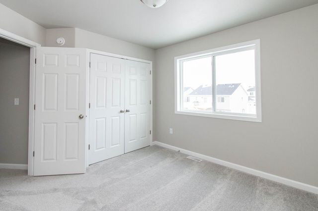 6826 Thomas Street, Horace, ND 58047