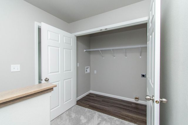 6826 Thomas Street, Horace, ND 58047