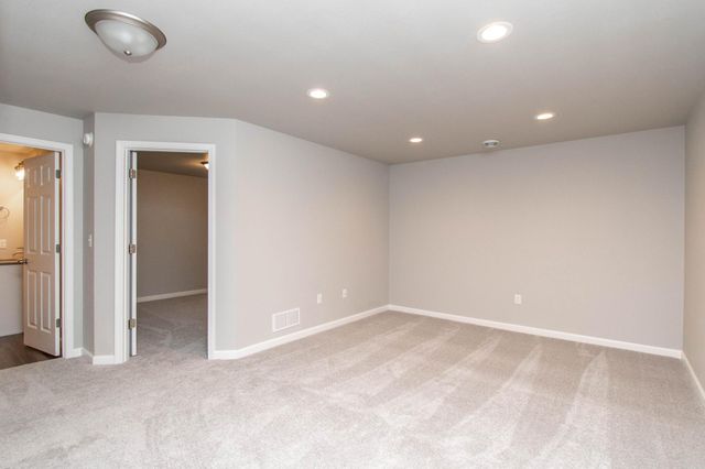 6826 Thomas Street, Horace, ND 58047