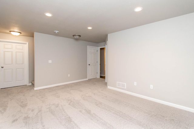 6826 Thomas Street, Horace, ND 58047