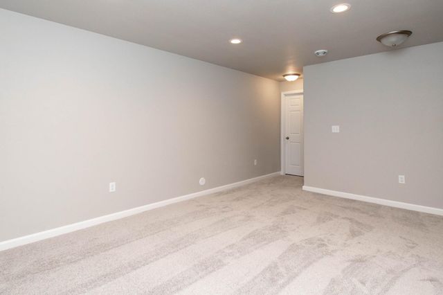 6826 Thomas Street, Horace, ND 58047