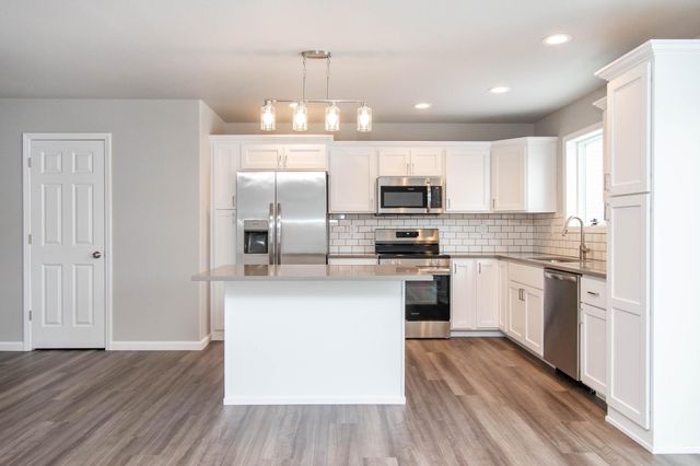 6826 Thomas Street, Horace, ND 58047