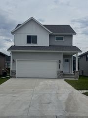 6826 Thomas Street, Horace, ND 58047