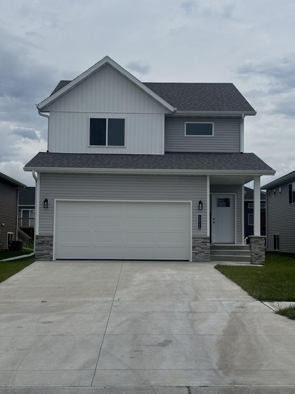 6826 Thomas Street, Horace, ND 58047