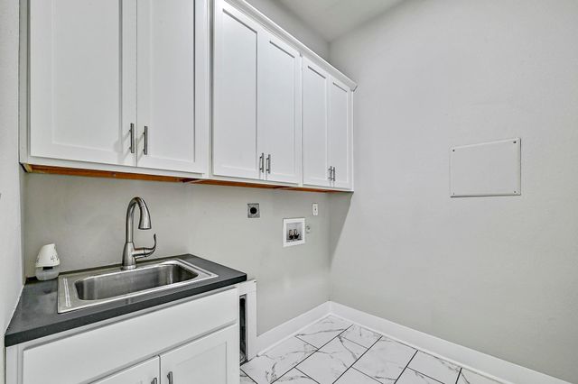 1404 FAULT LINE DR, Horseshoe Bay, TX 78657
