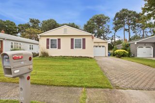 11 Woodstock Drive, Toms River, NJ 08757