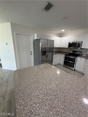 10625 Windsmont CT, Lehigh Acres, FL 33936