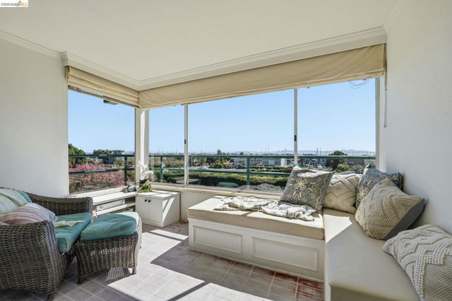 1300 Quarry Ct 209, Richmond, CA 94801