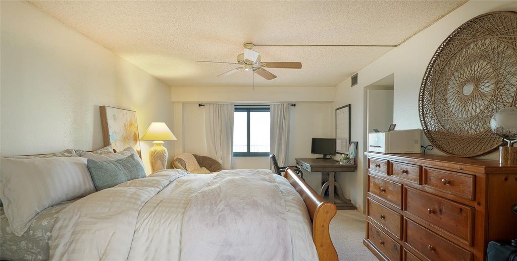 Image 12 of property listing at 11 SUNSET DRIVE 804, Sarasota, FL 34236