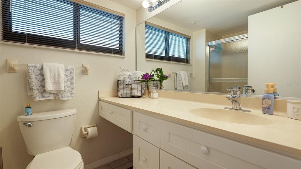 Image 13 of property listing at 11 SUNSET DRIVE 804, Sarasota, FL 34236