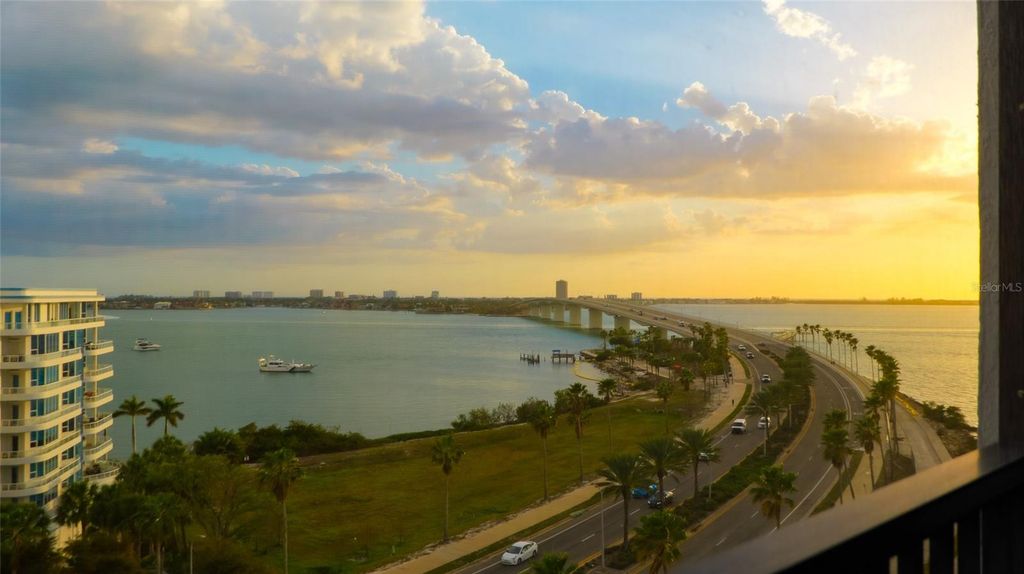 Image 16 of property listing at 11 SUNSET DRIVE 804, Sarasota, FL 34236