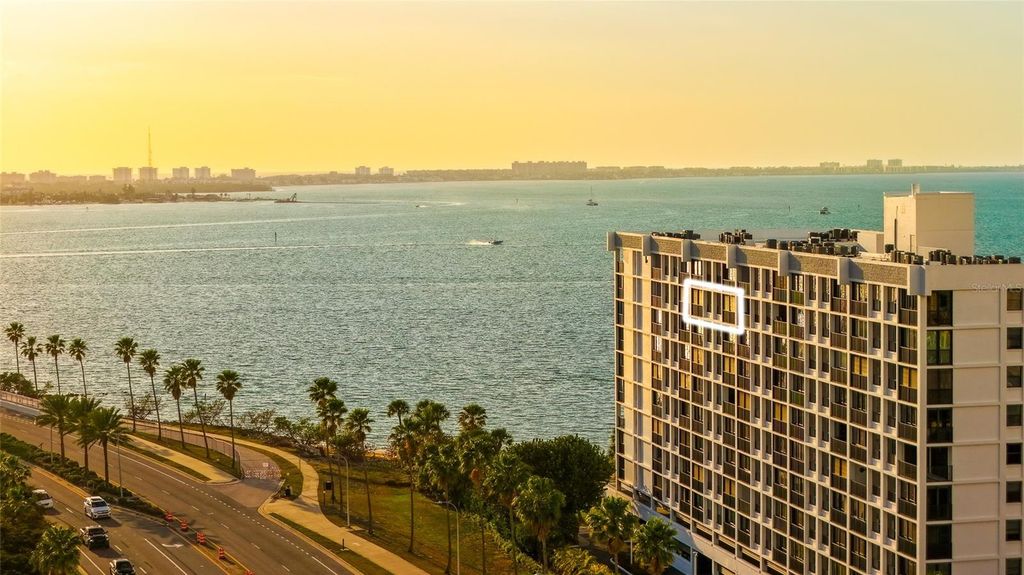 Image 17 of property listing at 11 SUNSET DRIVE 804, Sarasota, FL 34236