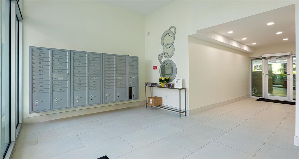 Image 19 of property listing at 11 SUNSET DRIVE 804, Sarasota, FL 34236