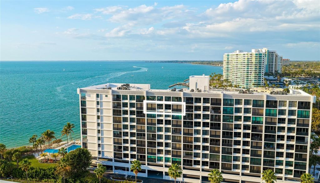 Image 4 of property listing at 11 SUNSET DRIVE 804, Sarasota, FL 34236