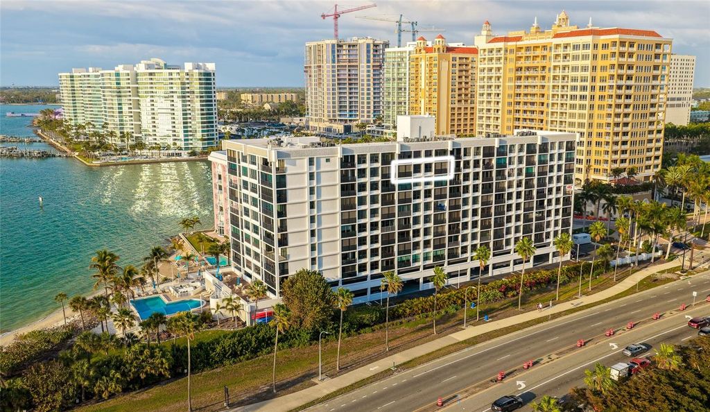 Image 5 of property listing at 11 SUNSET DRIVE 804, Sarasota, FL 34236