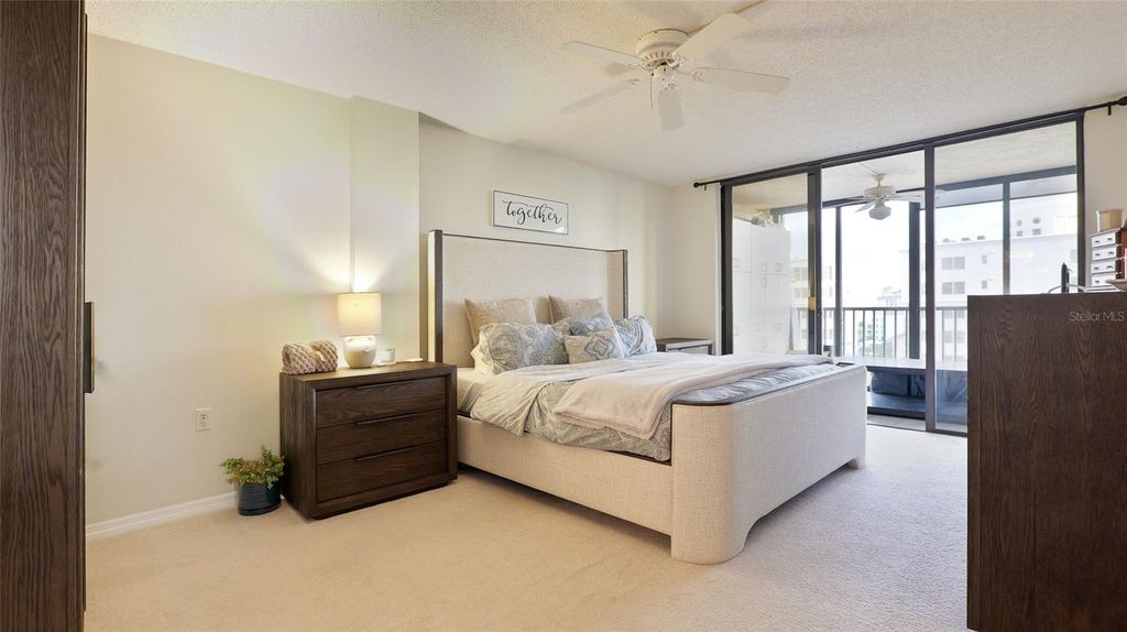 Image 10 of property listing at 11 SUNSET DRIVE 804, Sarasota, FL 34236