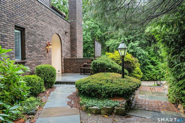 289 New Norwalk Road 23, New Canaan, CT 06840