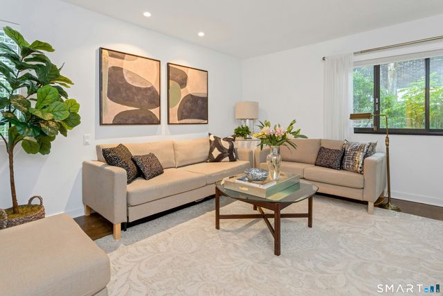 289 New Norwalk Road 23, New Canaan, CT 06840