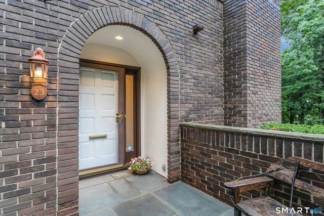 289 New Norwalk Road 23, New Canaan, CT 06840
