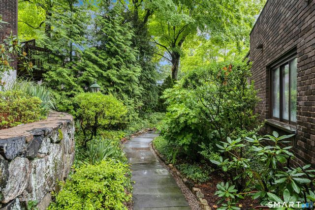 289 New Norwalk Road 23, New Canaan, CT 06840