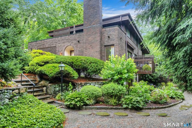 289 New Norwalk Road 23, New Canaan, CT 06840