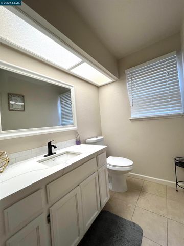2090 Heartland Cir, Brentwood, CA 94513