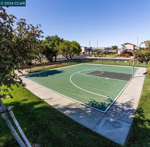 2090 Heartland Cir, Brentwood, CA 94513