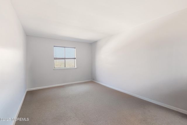 7 Tracey Court, Howell, NJ 07731