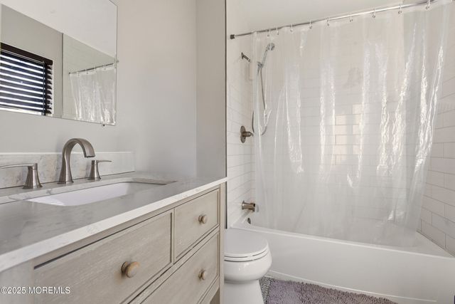 7 Tracey Court, Howell, NJ 07731