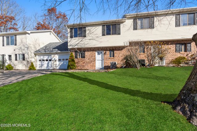 7 Tracey Court, Howell, NJ 07731