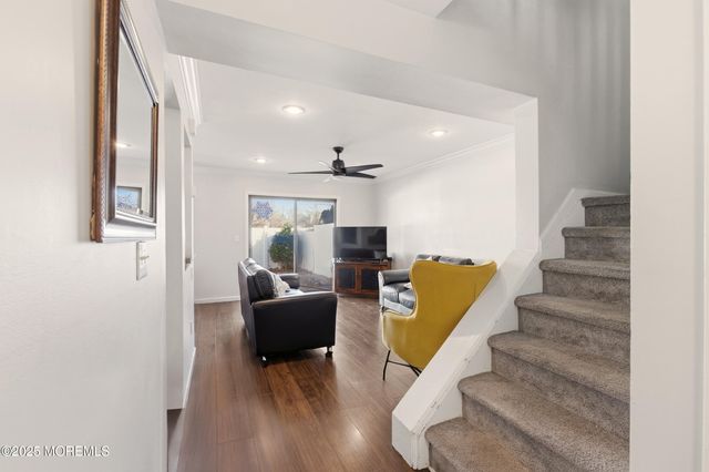 7 Tracey Court, Howell, NJ 07731