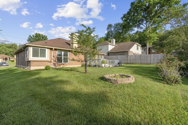 1020 Bret Ridge Dr, Hermitage, TN 37076