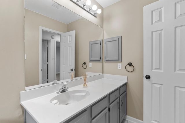 1020 Bret Ridge Dr, Hermitage, TN 37076