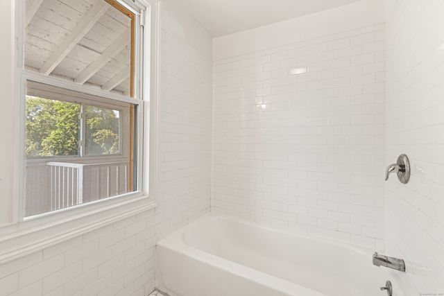 314 Suburban Avenue 3rd Floor, Fairfield, CT 06825