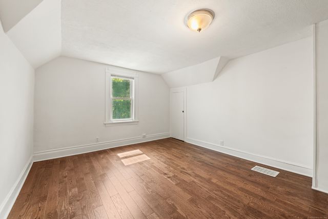 314 Suburban Avenue 3rd Floor, Fairfield, CT 06825