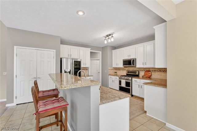 33999 Hickory Court, Avon, OH 44011
