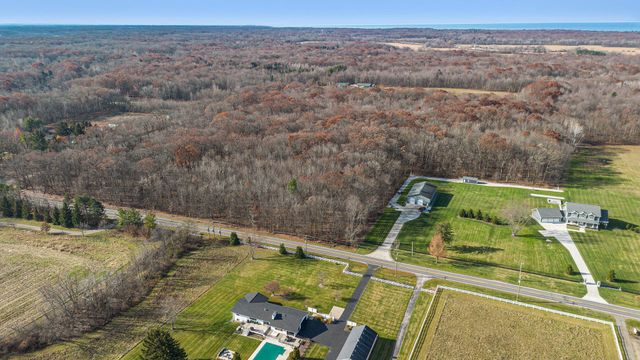 6629 W East Road, Three Oaks, MI 49128