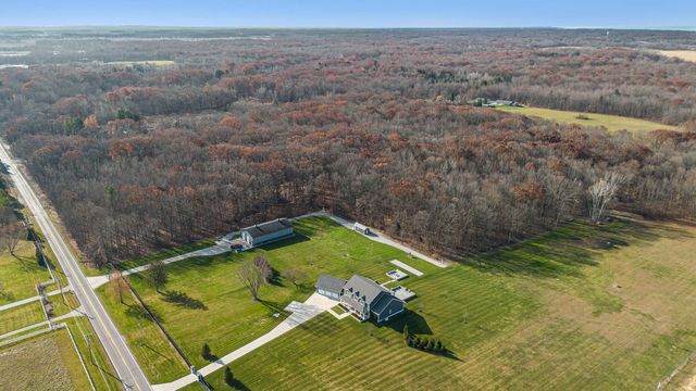 6629 W East Road, Three Oaks, MI 49128