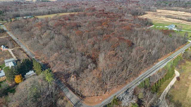 6629 W East Road, Three Oaks, MI 49128