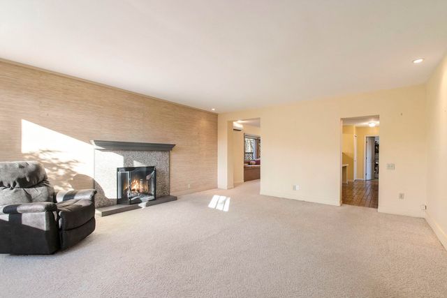 6629 W East Road, Three Oaks, MI 49128