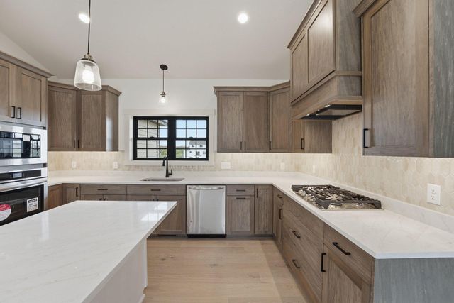 376 Moelter Lane, Hudson, WI 54016