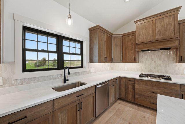 376 Moelter Lane, Hudson, WI 54016
