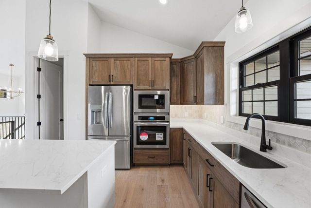 376 Moelter Lane, Hudson, WI 54016