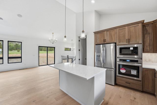 376 Moelter Lane, Hudson, WI 54016
