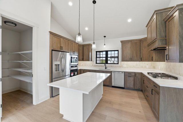 376 Moelter Lane, Hudson, WI 54016