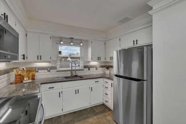 601 Morse Road, Columbus, OH 43214